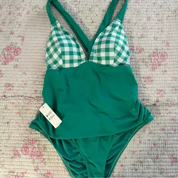 Cupshe Green and White Gingham Bra with Supportive Straps - Picture 3 of 8